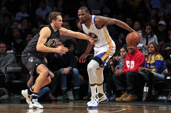 Video: Kevin Durant zariadil triumf Golden State v NBA