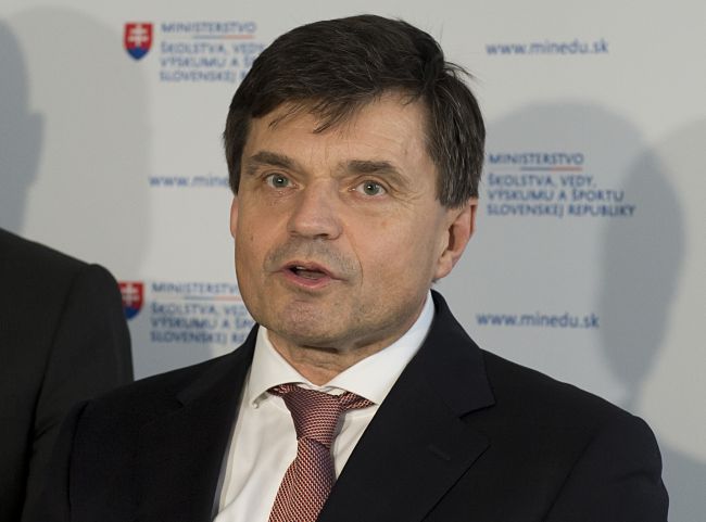 Minister P. Plavčan nakupuje darčeky až na Štedrý deň dopoludnia