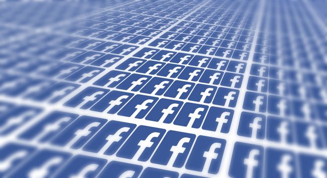 Nadmerné používanie Facebooku môže spôsobiť závisť a pokaziť Vianoce
