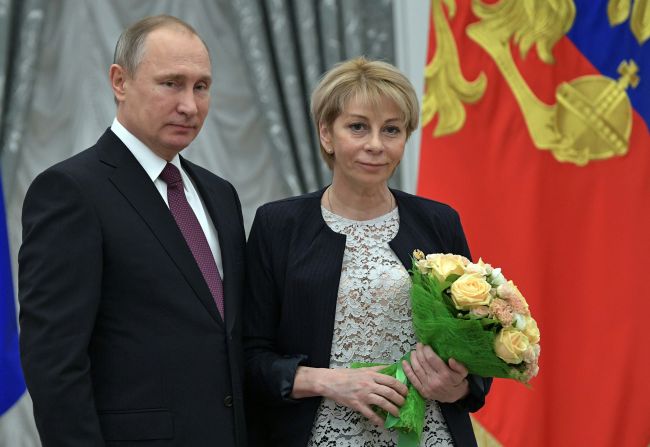 Putin vyhlásil za obete havárie lietadla s Alexandrovovcami štátny smútok