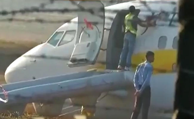 Video: Štartujúce lietadlo zišlo z dráhy