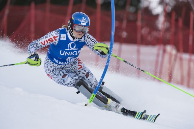 Zuzulová po 1. kole slalomu tesne za Shiffrinovou, Vlhová vypadla