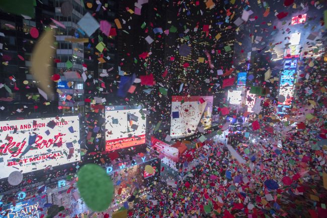 Na newyorskom Times Square vítal Nový rok miliónový dav