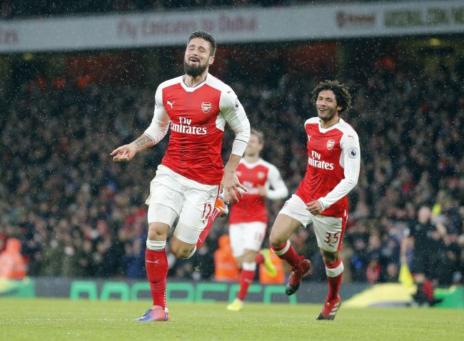 Video: Giroud rozhodol o výhre Arsenalu parádnou pätičkou