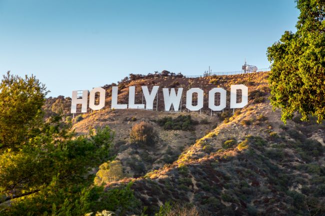 Video: Nad Hollywoodom sa niekoľko hodín týčil nápis "Hollyweed"
