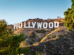 Video: Nad Hollywoodom sa niekoľko hodín týčil nápis "Hollyweed"