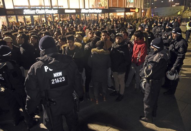 Policajti z Kolína si tentoraz vyslúžili vďaku aj kritiku