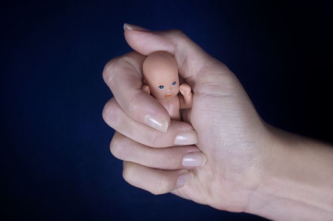 Pri umelom oplodnení pravdepodobne zamenili embryá dvoch žien