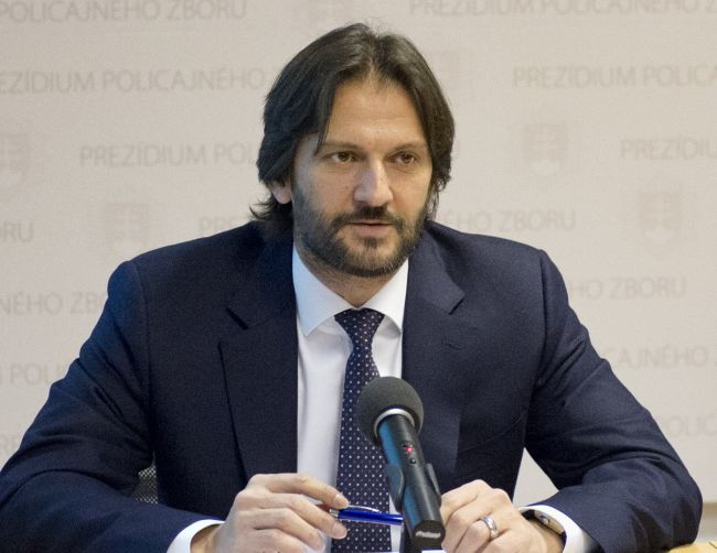 R. KALIŇÁK: Zatiaľ ešte ostávam vo funkcii ministra vnútra