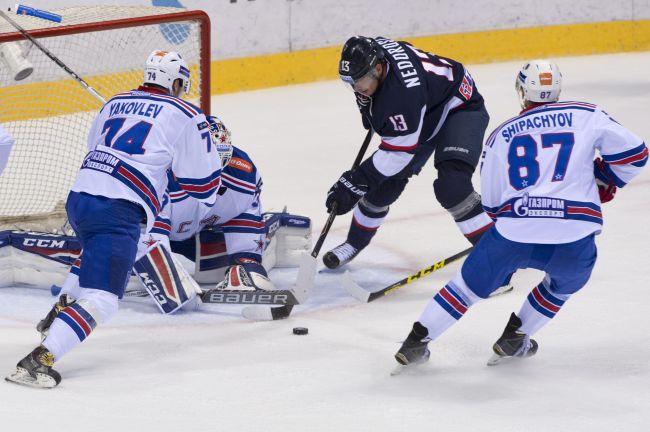 Video: Líder KHL opäť prehral, CSKA ho dobehlo v tabuľke