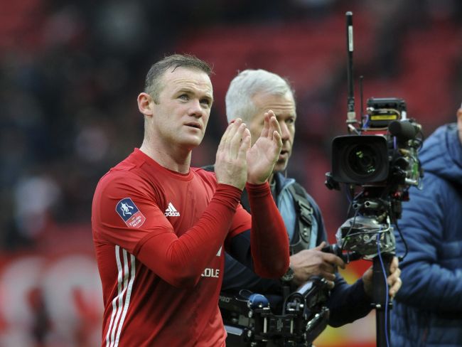 VIDEO: Rooney vyrovnal vyše 40-ročný rekord Chartlona