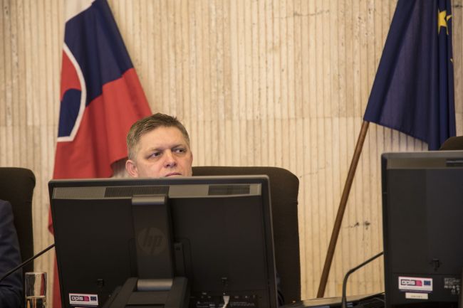 VLÁDA odsúhlasila zlúčenie volieb a jednokolovú voľbu predsedov VÚC