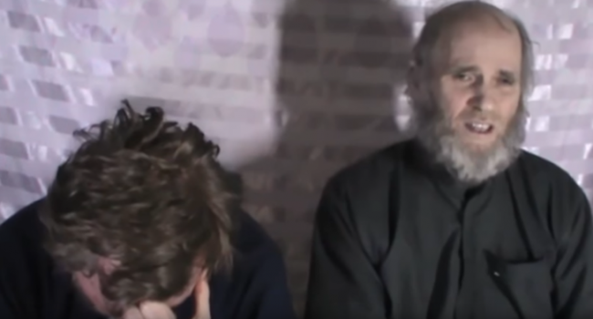 Video: Taliban zverejnil video s uneseným Američanom a Austrálčanom a odkaz pre Trumpa