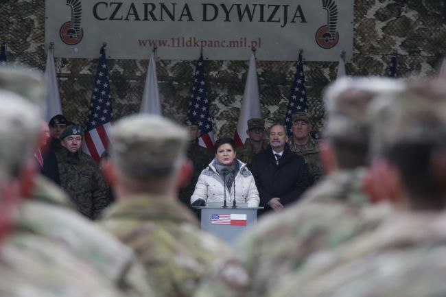 Poľská premiérka Szydlová oficiálne privítala kontingent vojakov armády USA