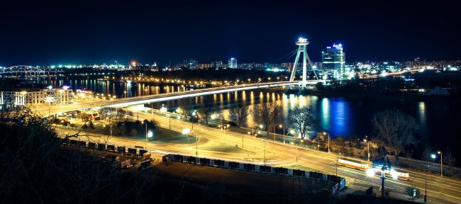 Mesto Bratislava uzavrelo zmluvu na osvetlenie bez súťaže, upozorňuje Droba