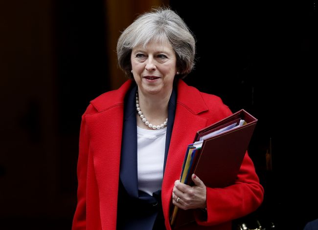 Mayová v prejave oznámi tvrdý brexit