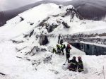 V talianskom hoteli, ktorý zasiahla lavína, mohlo byť až 35 ľudí