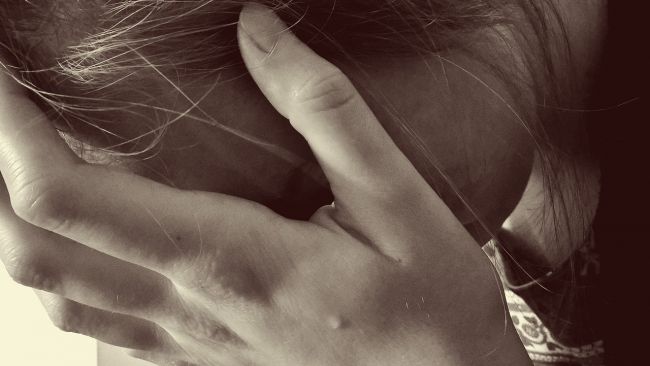 Facebook ukázal v priamom prenose "skupinové znásilnenie" ženy vo Švédsku