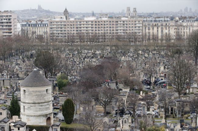 Džihádisti využili parížsky cintorín Montparnasse ako skrýšu peňazí na útoky