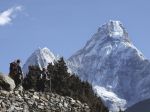 Vedci premerajú výšku Mount Everestu; mohlo ho poškodiť zemetrasenie z roku 2015