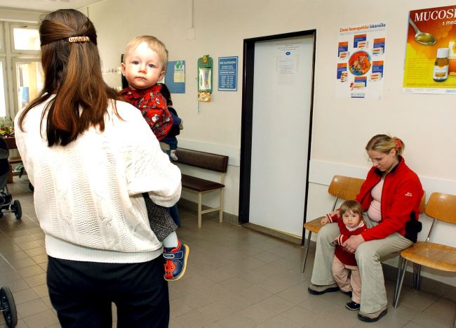 Pre prudký nárast chrípky odporúča RÚVZ zákaz návštev v nemocniciach