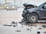 Hromadná zrážka si vyžiadala najmenej 65 zranených