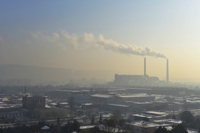 SHMÚ upozorňuje na zvýšený smog v ovzduší vo viacerých mestách Slovenska