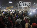 Proti vláde protestovali rekordné počty ľudí, premiér demisiu odmieta
