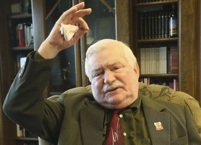Walesa odmietol vyjadrenie grafológov, že bol plateným informátorom