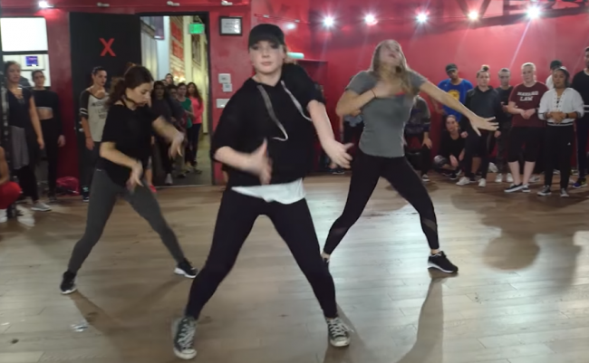 Video: Dokonalá choreografia na úžasný song