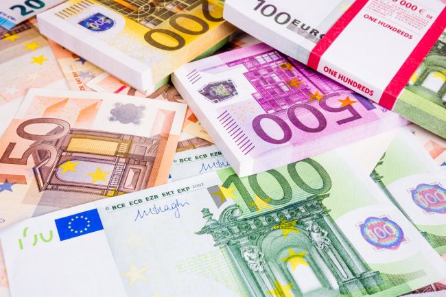 Muž musí zaplatiť 71.000 eur partnerke, ktorú nakazil vírusom HIV