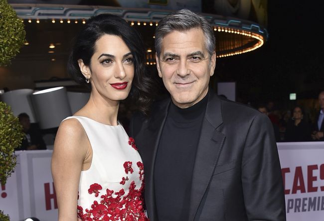 USA: Herec George Clooney a s manželkou Amal čakajú dvojičky