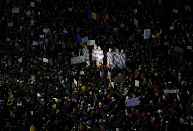 Aj 13. deň protestov proti vláde priahol desaťtisíce demonštrantov