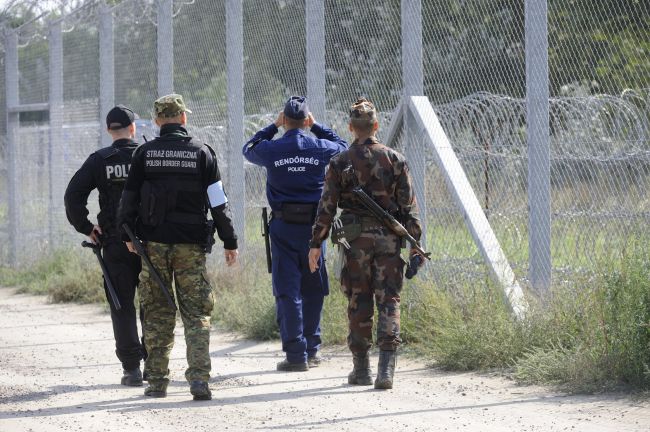 3 Srbov vzali do vyšetrovacej väzby za prevádzačstvo