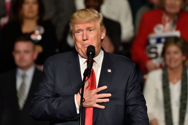 Donald Trump dostane na Valentína knihy, napríklad aj o klamstve a pravde