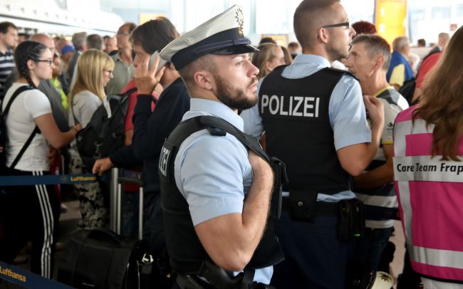 Pri frankfurtskom letisku zneškodnili bombu z druhej svetovej vojny