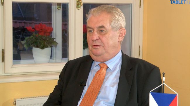 Zeman podpísal protifajčiarsky zákon