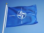 Ministri obrany NATO rokujú o vyšších výdavkoch a boji proti terorizmu