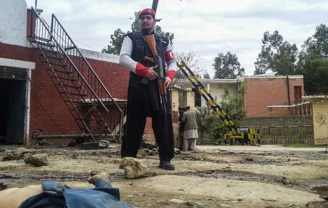 Policajti zabili pri zásahu šiestich militantov spojených s Talibanom