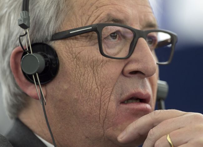 Juncker: Európa nesmie podľahnúť požiadavkám USA ohľadom výdavkov na NATO