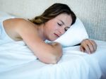 Škodí človeku spanie na bruchu?