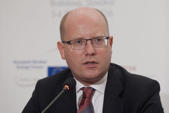 Český premiér Sobotka už nie je proti vláde s komunistami