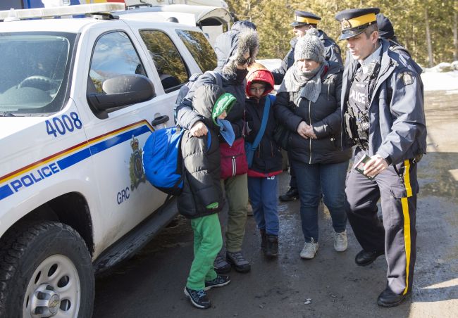Kanada poslala na hranice s USA policajné posily, pribúda žiadateľov o azyl