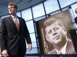Vyšla poštová známka pripomínajúca 100. narodenie Johna F. Kennedyho