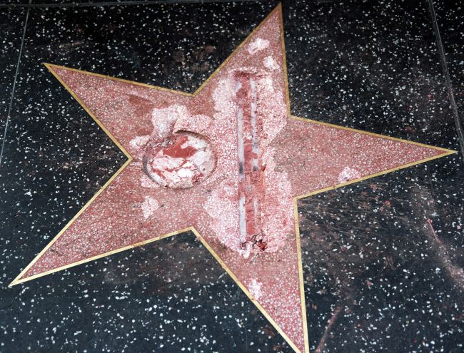 Muž, ktorý zničil Trumpovu hviezdu v Hollywoode, vyviazol s podmienkou
