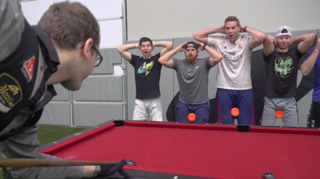 Video: Takto to dopadne, keď sa chlapci radi hrajú s guľami