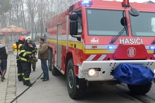 V strojárňach v meste Polička došlo k výbuchom, hlásia zranených