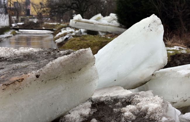 Obec v časti Závodie zasiahla ľadová povodeň
