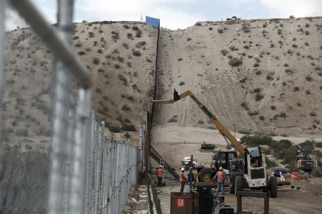 Výstavba múru na mexických hraniciach sa začne už čoskoro