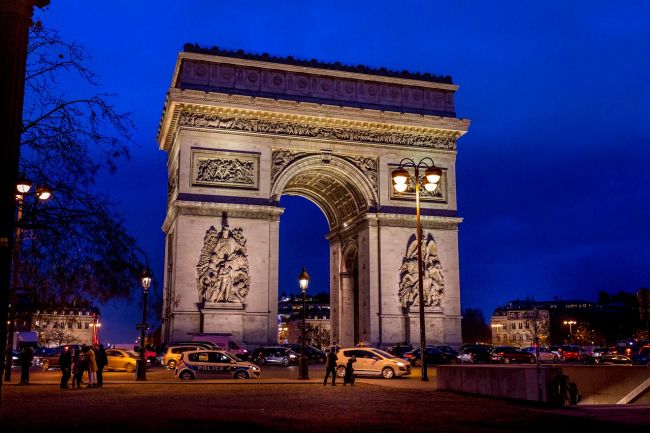 Francúzski predstavitelia sa ohradzujú proti vyhláseniu Trumpa o Paríži